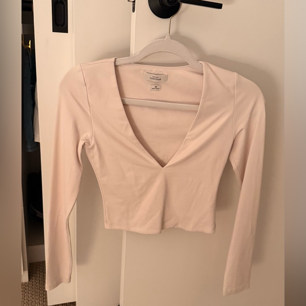 Aritzia contour v neck